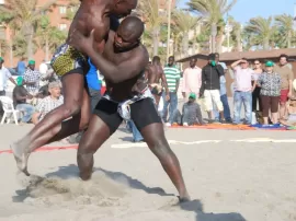 Descubre la Lucha Senegalesa, el deporte rey en el África Occidental.