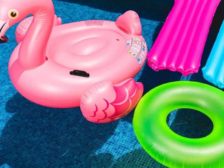 cosas para la piscina