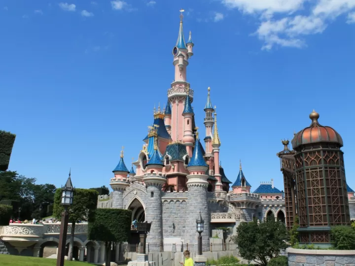 hoteles fuera de disneyland paris con transporte a los parques